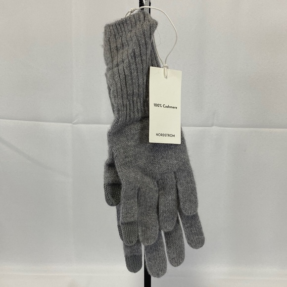Nordstrom Accessories - 🆕 Nordstrom 100% Cashmere Gloves Gray